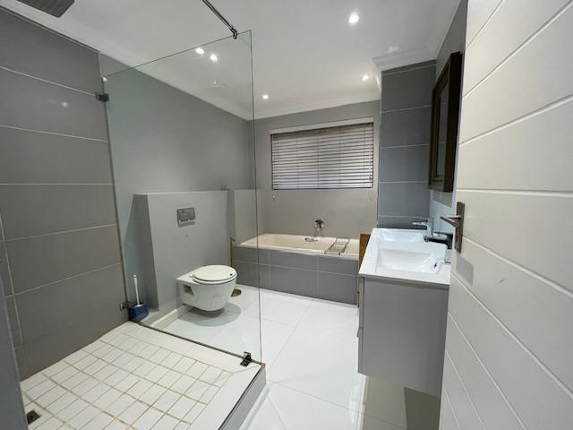 To Let 3 Bedroom Property for Rent in Sea Point Western Cape